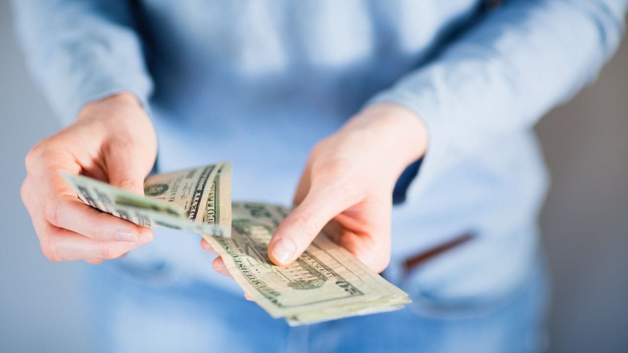 Fast Casual: Mobile Orders Skyrocket in 2017, but 2 in 5 Still Use Cash Fast Casual: Mobile Orders Skyrocket in 2017, but 2 in 5 Still Use Cash