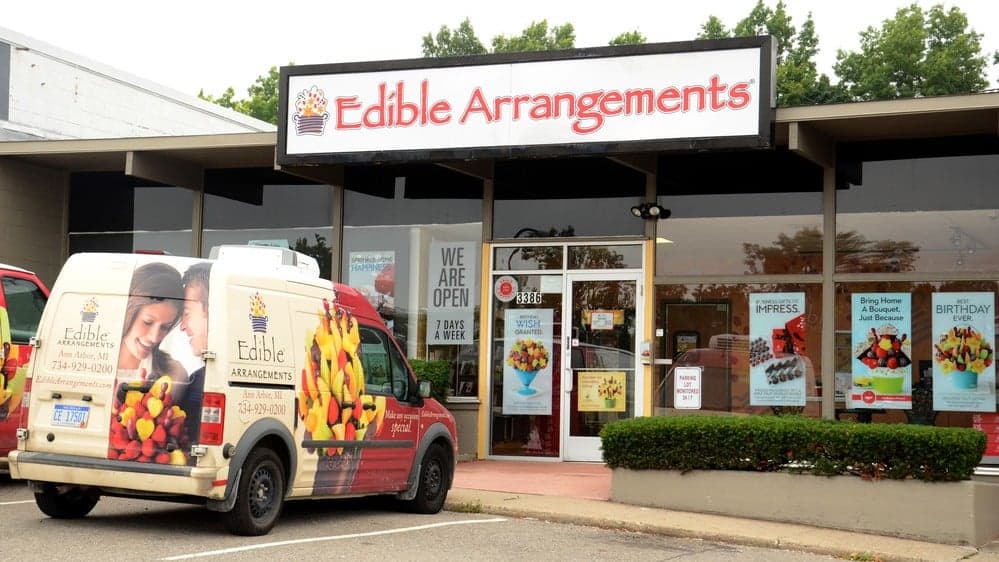 Fast Casual: Edible Arrangements snags Tropical Smoothie's CEO Fast Casual: Edible Arrangements snags Tropical Smoothie's CEO