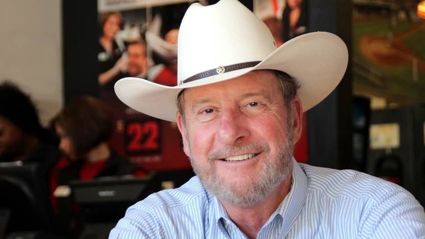 Sport Clips Founder & CEO Gordon Logan Named 2016 IFA Entrepreneur of the Year Sport Clips Founder & CEO Gordon Logan Named 2016 IFA Entrepreneur of the Year