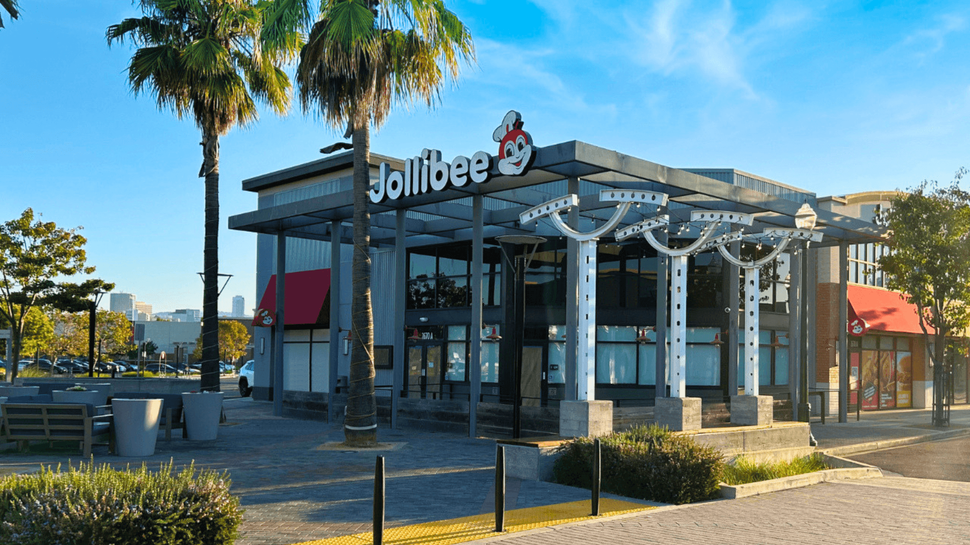 Why Jollibee’s Flexible Real Estate Model Makes It the Hottest QSR Investment of Today