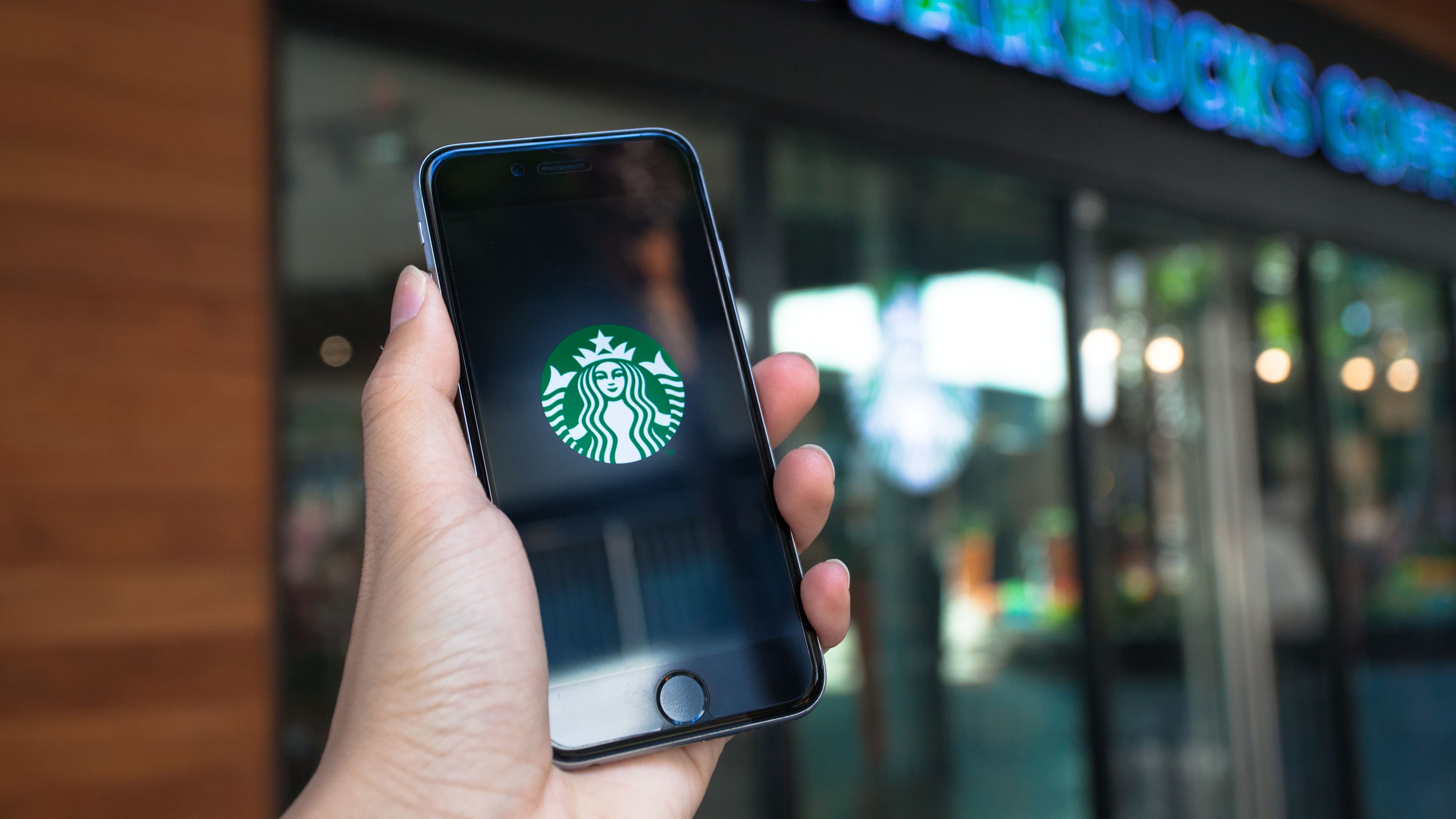 QSR Magazine: How Starbucks is Fixing its Ultra-Popular Mobile Business