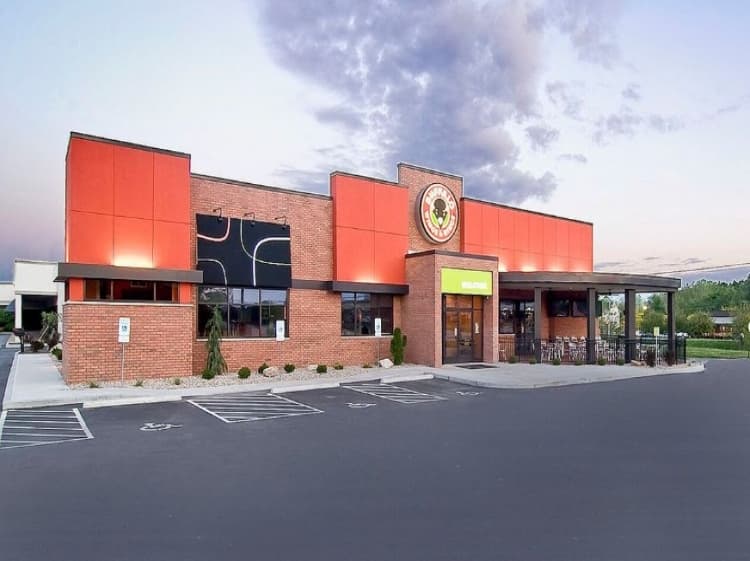 Buffalo Wings & Rings Franchisee Builds Heartland Empire 