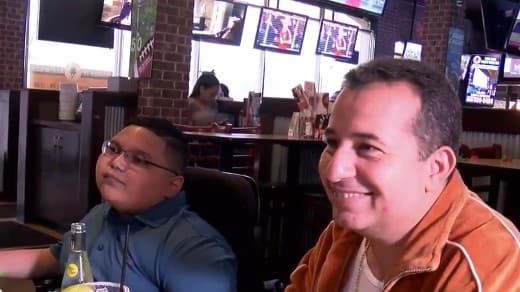 Buffalo Wings & Rings CEO shares lunch with ‘superfan’ Jacob, a boy battling spinal disorder