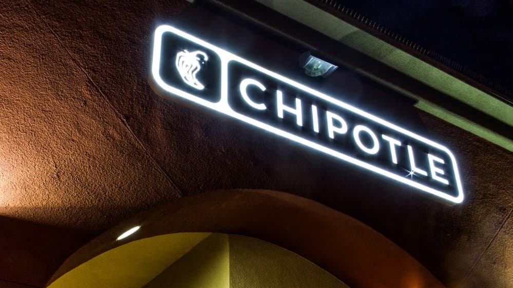 Adweek: Chipotle’s Instagram Story Featuring 100 Pictures of Queso Generated a 70% Completion Rate