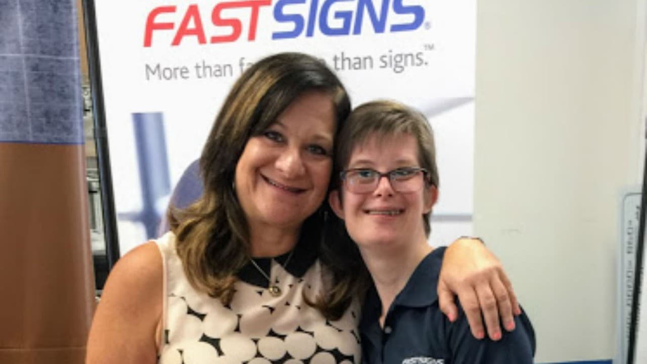Franchisees Who Give Back: Renee Friedman of FASTSIGNS