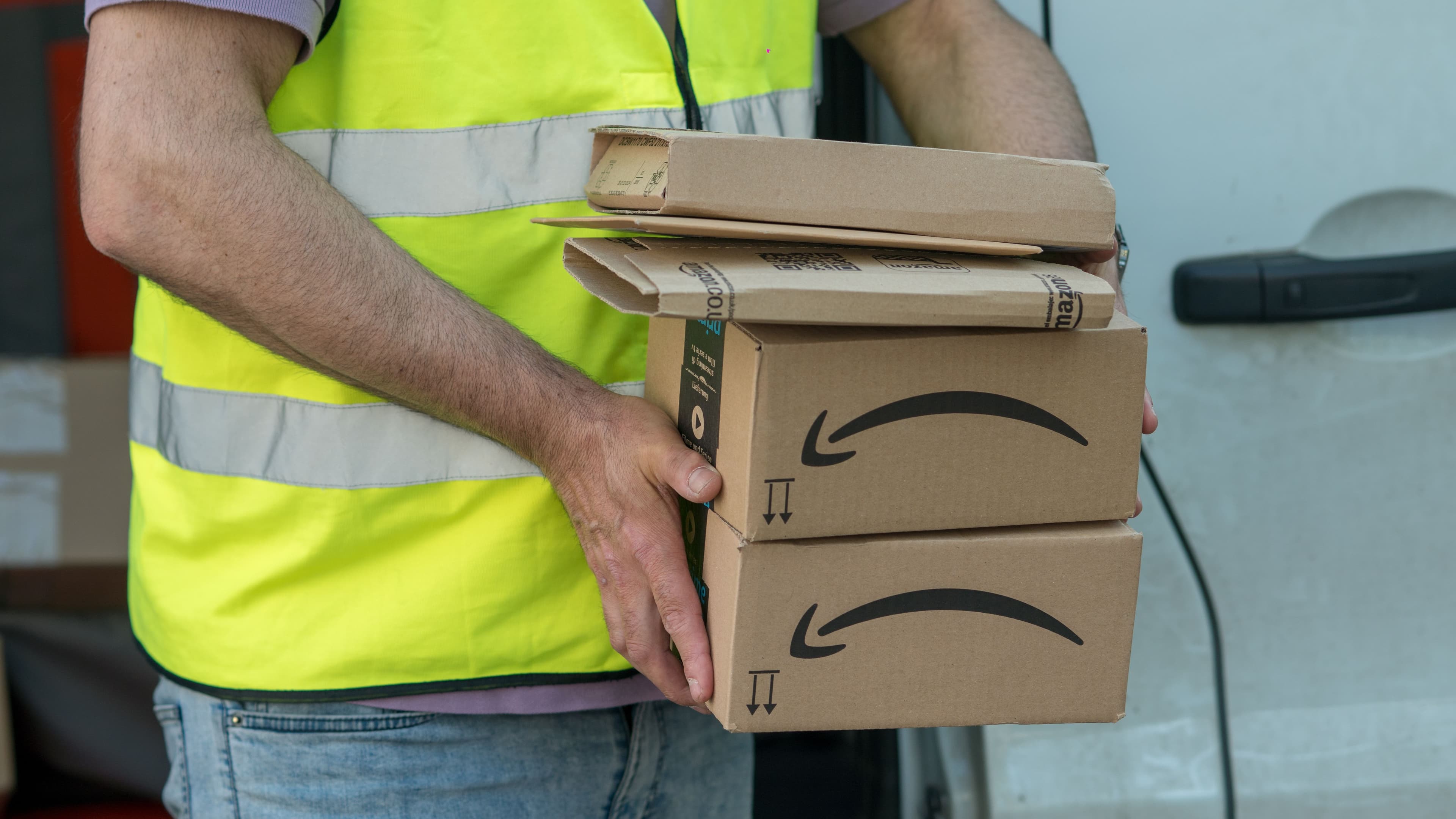 Amazon Raising Minimum Wage to $15
