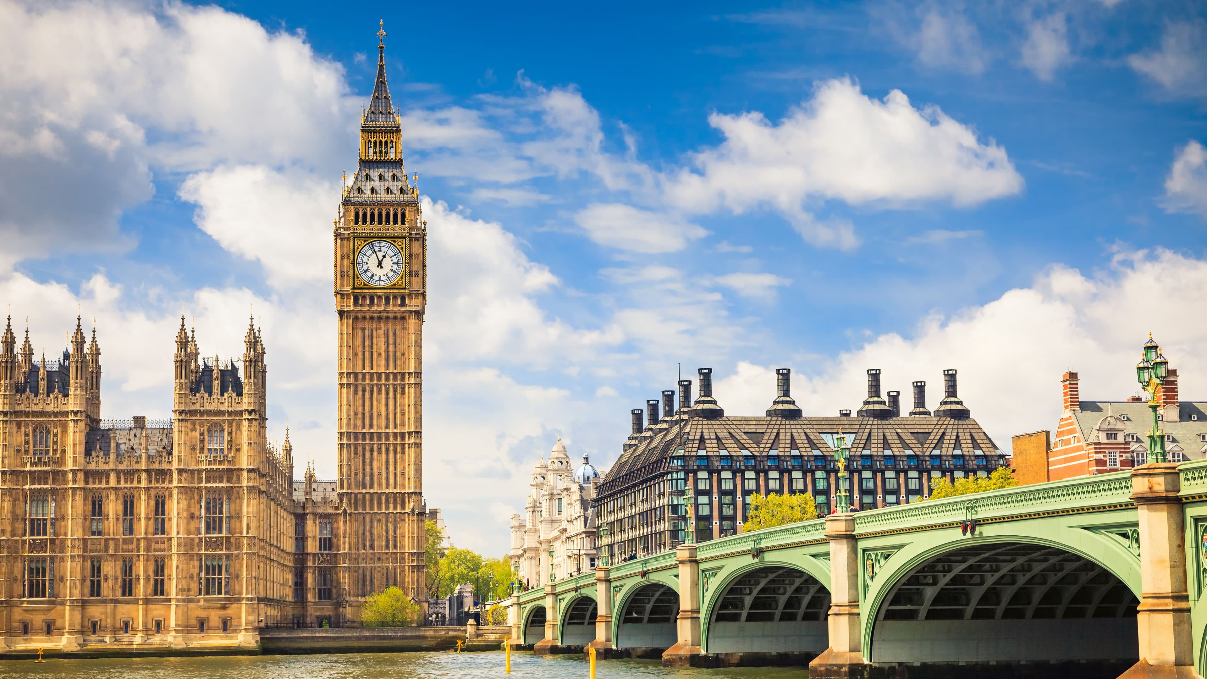 Taco Bell Pulls Off Elaborate Big Ben Stunt for London Opening