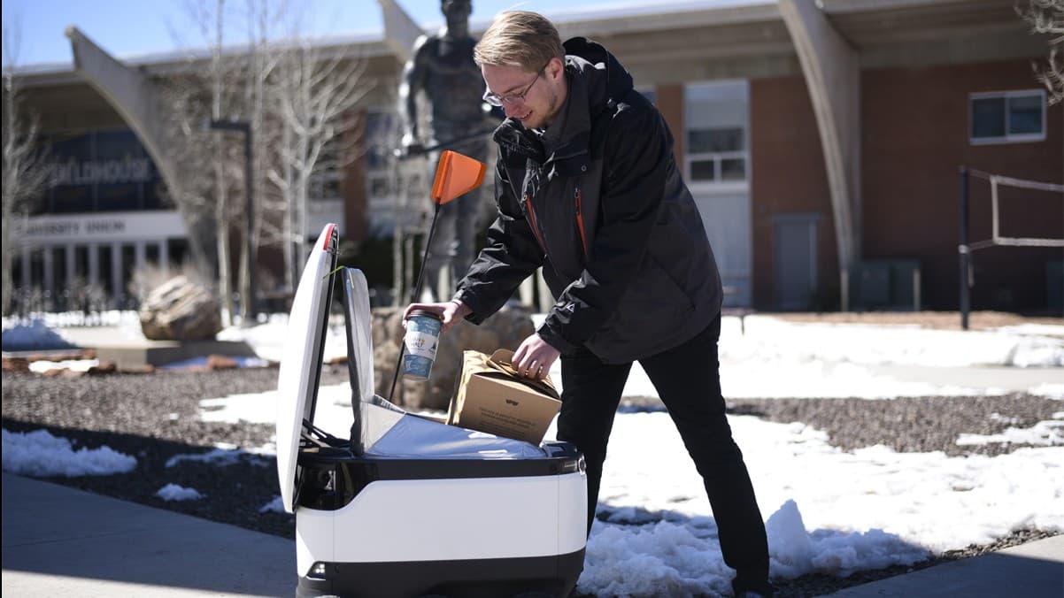 Einstein-Level Technology Meets Einstein Bros. Bagels Thanks to Robot Delivery