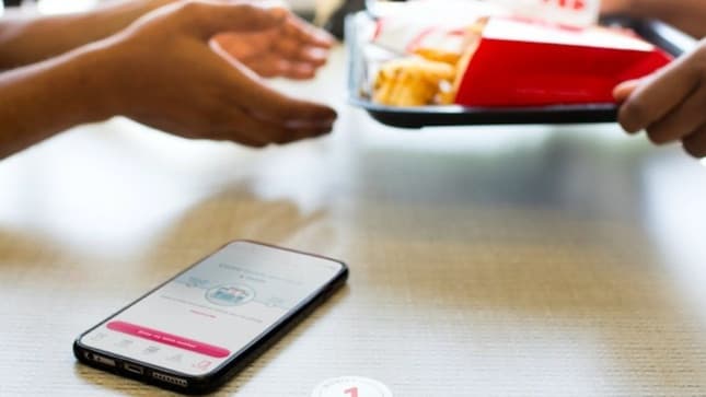 Who Needs a Server? The Dine-In Mobile Ordering Trend Is Picking Up Steam