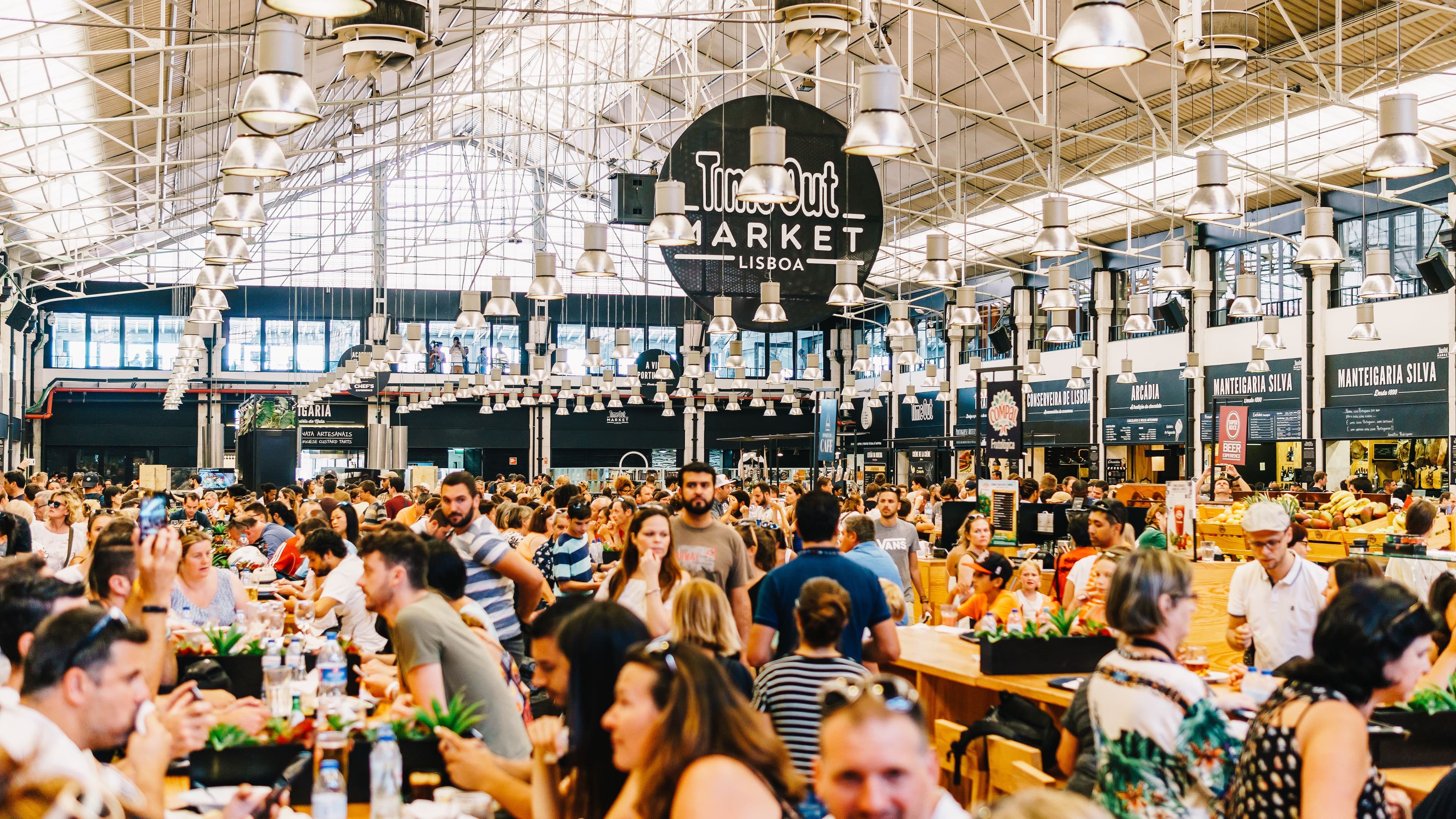 While Brick-and-Mortar Retail Flounders, Food Halls Drive Mall Traffic