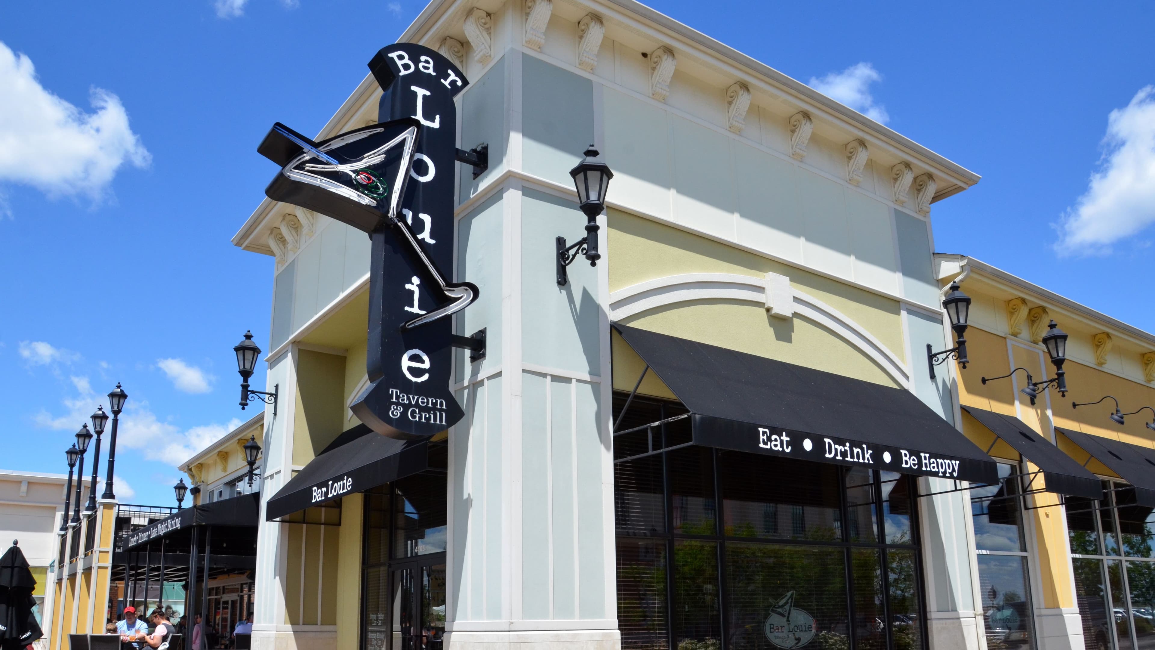 Bar Louie Closes Down 38 Stores and Files for Bankruptcy, Owing $110 Million to Creditors