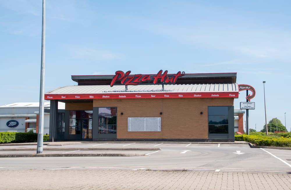Pizza Hut’s Largest Franchisee Will Close Up to 300 Units