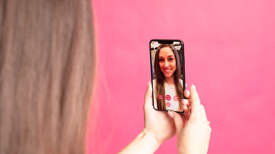 Amazing Lash Studio Debuts GlamCam, an Augmented Reality App Extension