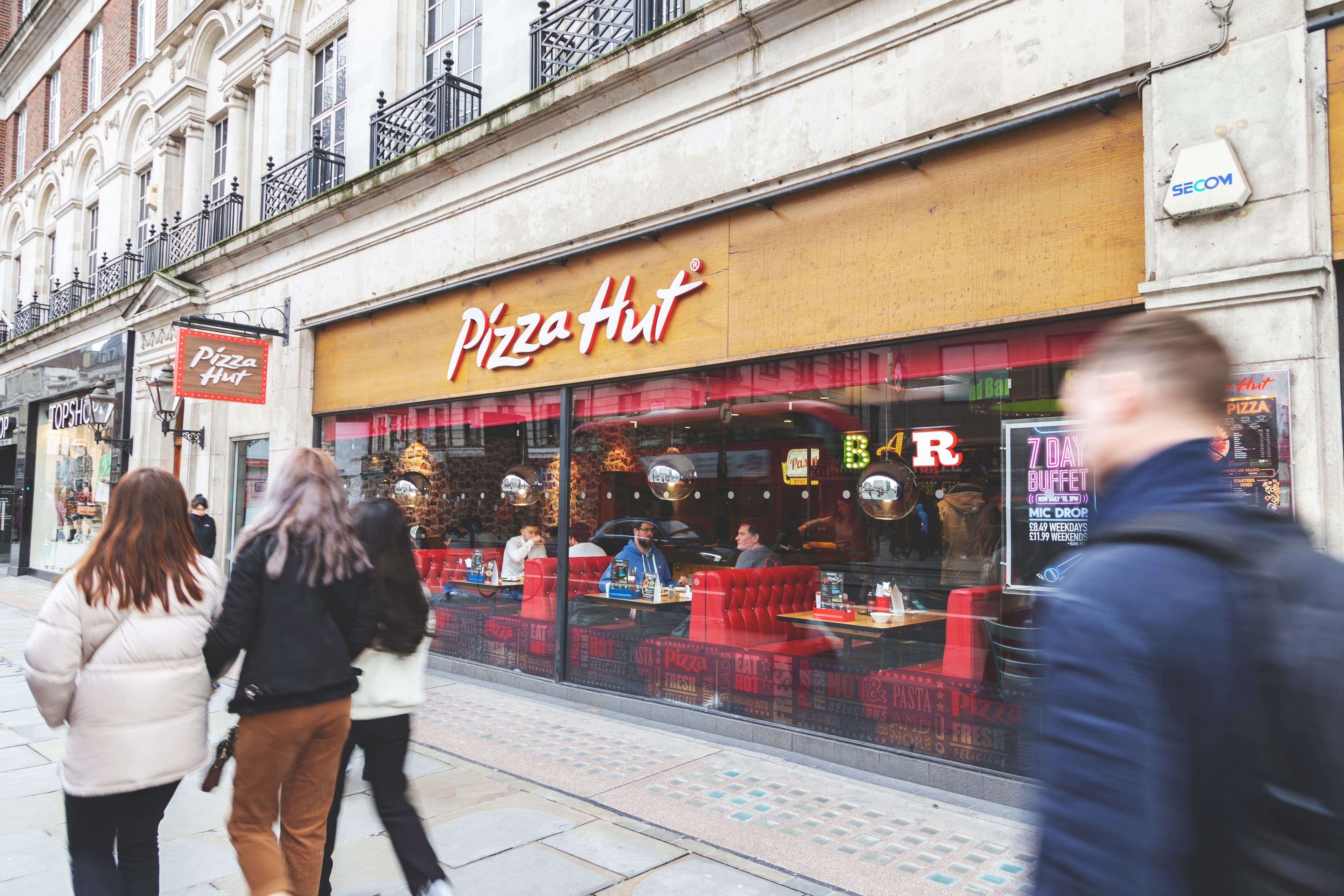 Pizza Hut Has Expedited Its Hiring Process To Bring On Employees in Record Time