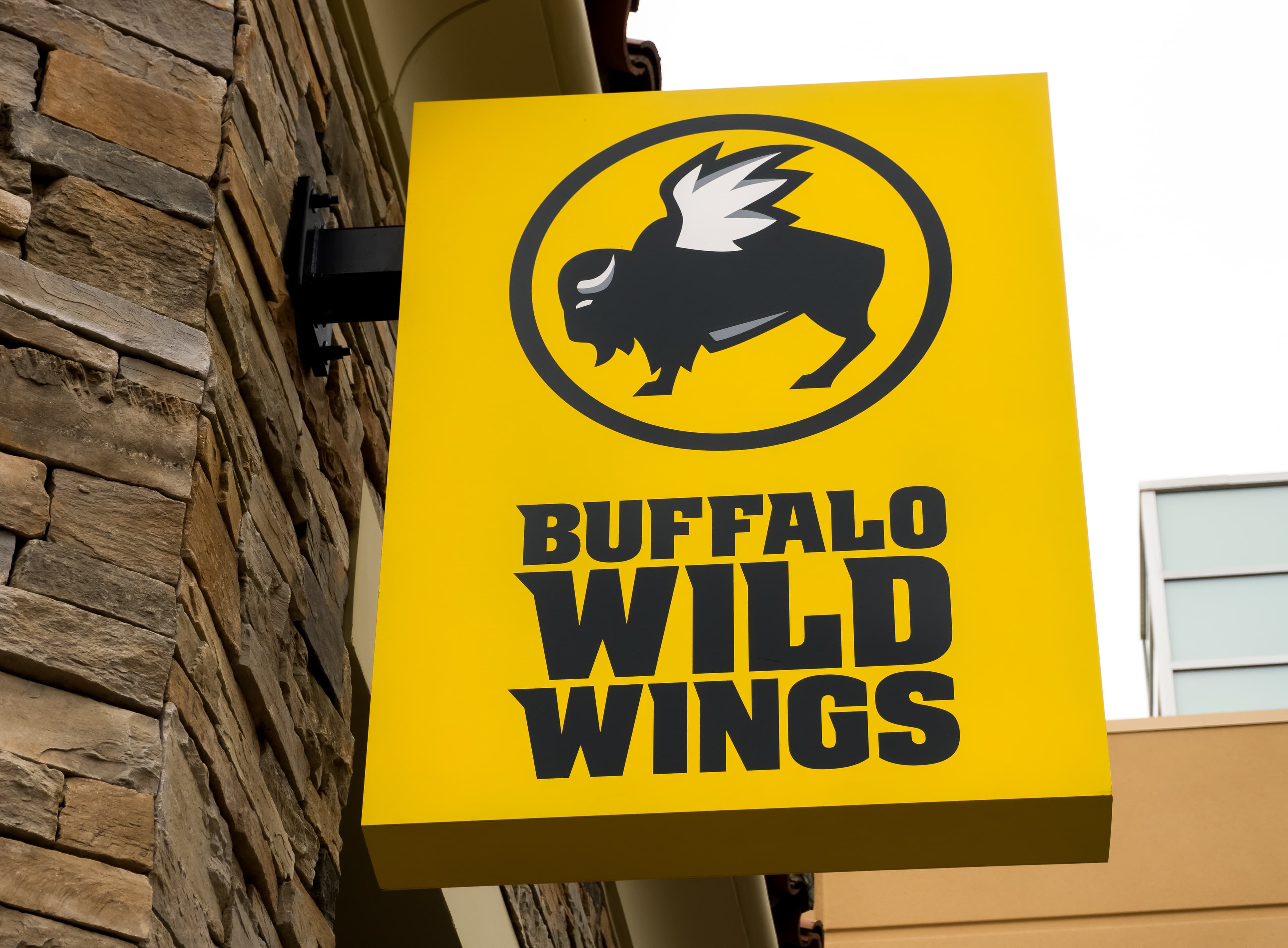 What Buffalo Wild Wings’ New Wing-Frying Robot Could Mean for Franchisees