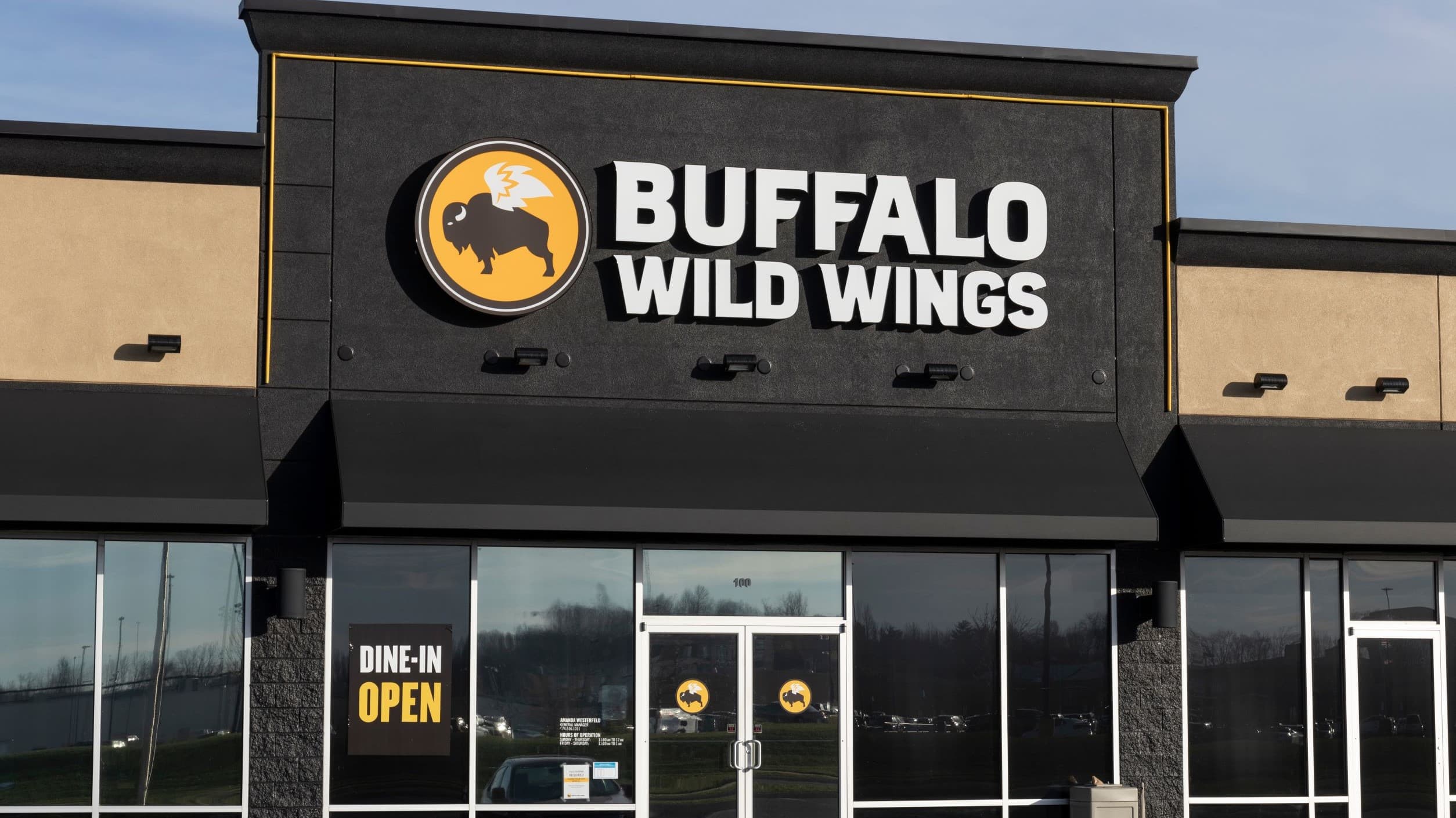 5 Full-Service Dining Franchises We Love