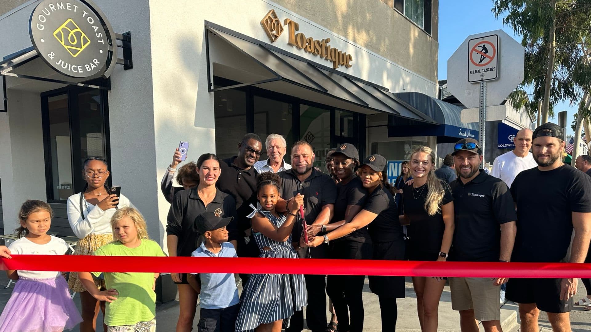 Gourmet Toast, Juice and Smoothie Franchise Toastique Celebrated Grand Opening of First CA Location on Balboa Island in Newport Beach on September 16th