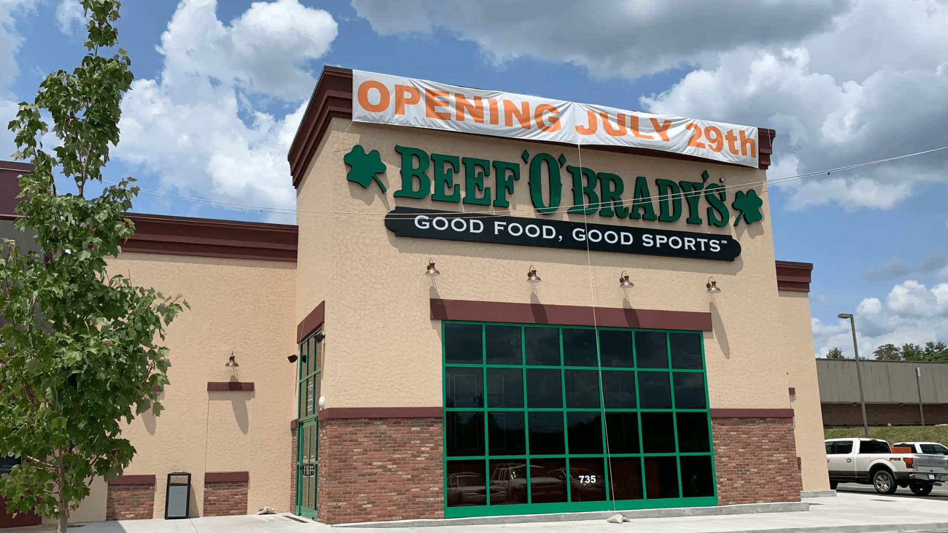 10 Reasons To Buy a Beef ‘O’ Brady’s Franchise in 2026