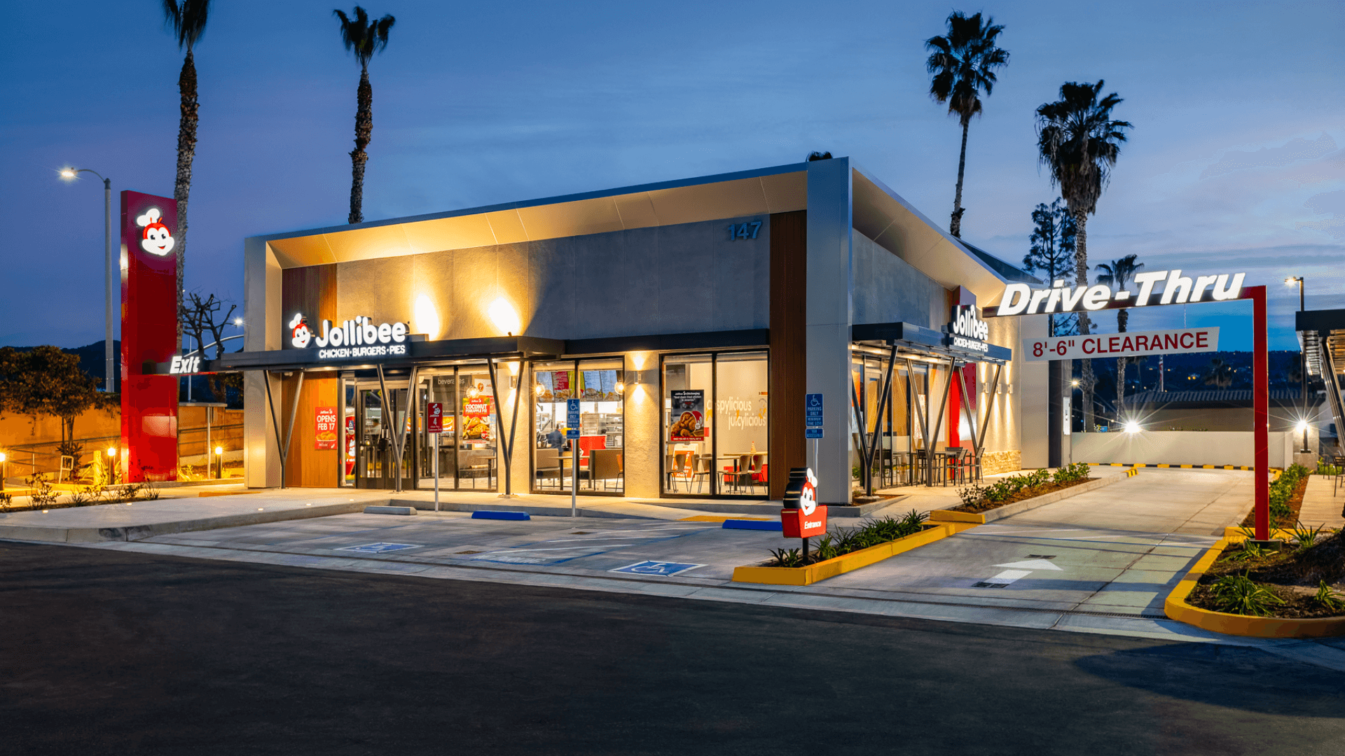 What Jollibee Learned From 100+ Corporate Units Before Franchising in the U.S.