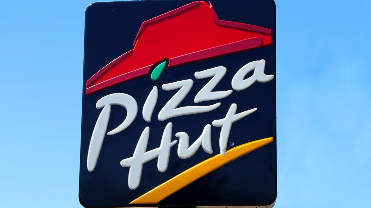 Pizza Hut Tries Super Hard To Make Super Bowl LIII A Memorable One Pizza Hut Tries Super Hard To Make Super Bowl LIII A Memorable One
