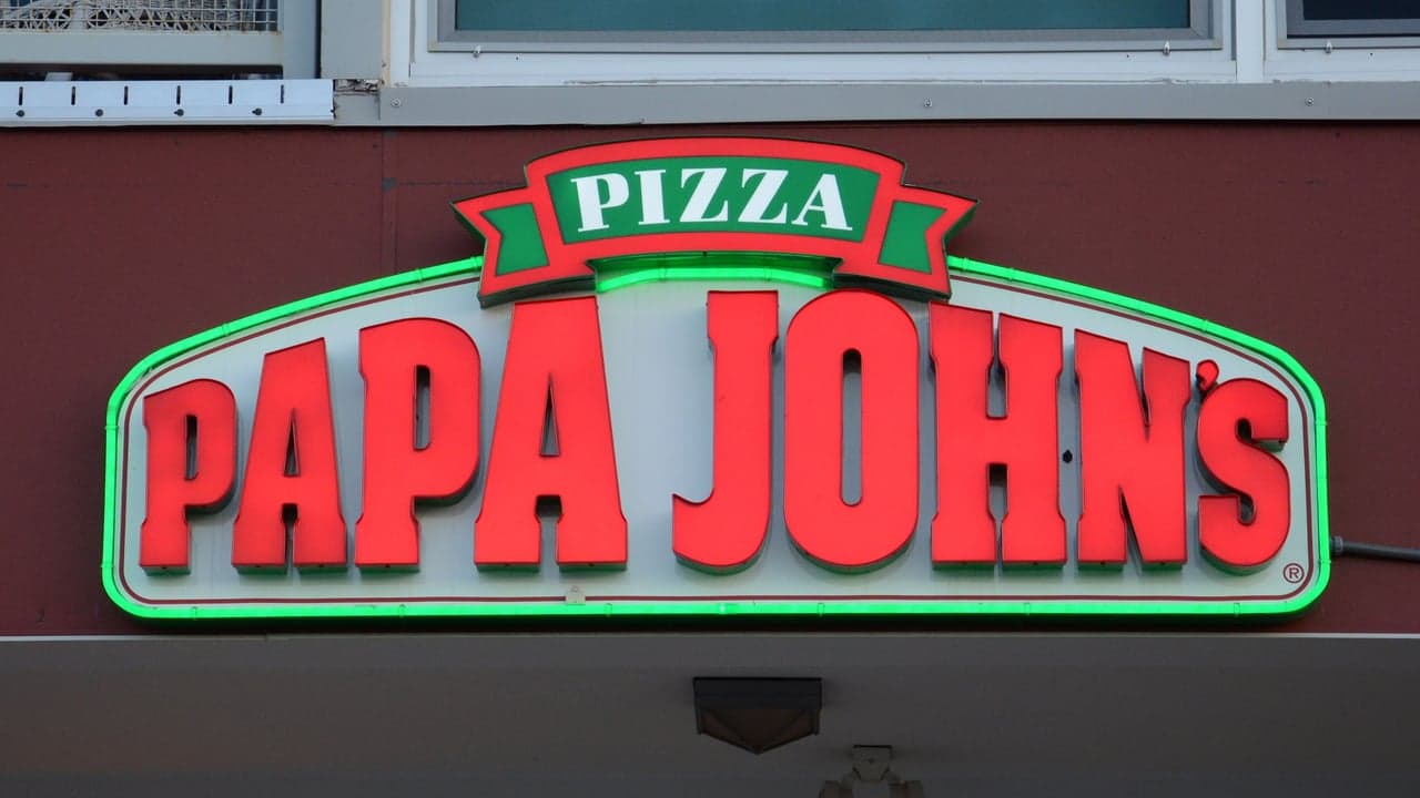 Papa John’s to Reduce Fees for Franchisees Amid Schnatter Controversy Papa John’s to Reduce Fees for Franchisees Amid Schnatter Controversy