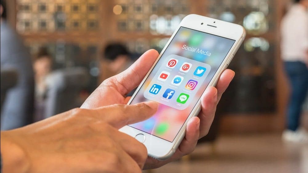 VentureBeat: Instagram Gives Brands and Celebrities Up to 400% More Engagement Than Facebook VentureBeat: Instagram Gives Brands and Celebrities Up to 400% More Engagement Than Facebook