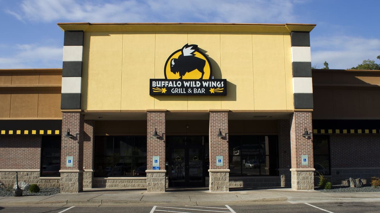 QSR Magazine: Arby’s to Buy Buffalo Wild Wings in $2.9B Deal QSR Magazine: Arby’s to Buy Buffalo Wild Wings in $2.9B Deal