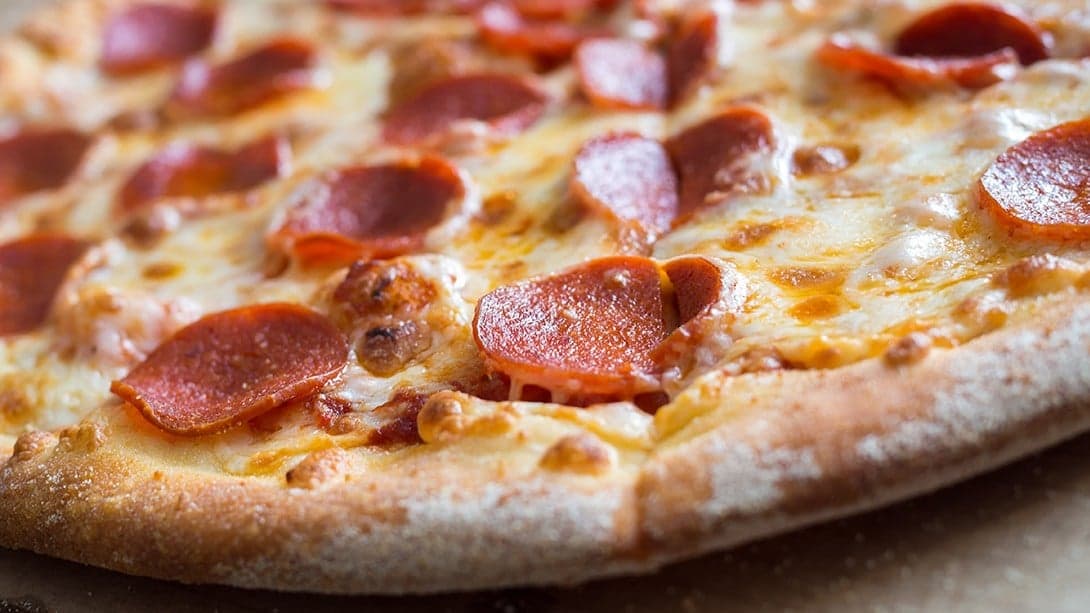 Fast Casual: New England pizzeria first to use 'Shark Tank' box for pies Fast Casual: New England pizzeria first to use 'Shark Tank' box for pies