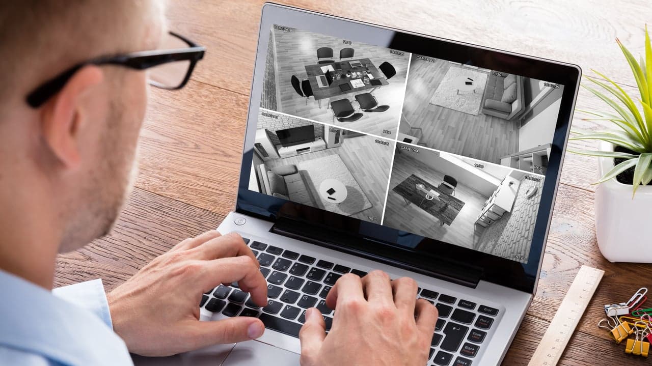 Outback Goes Big Brother to Monitor Front-of-House Operations Outback Goes Big Brother to Monitor Front-of-House Operations