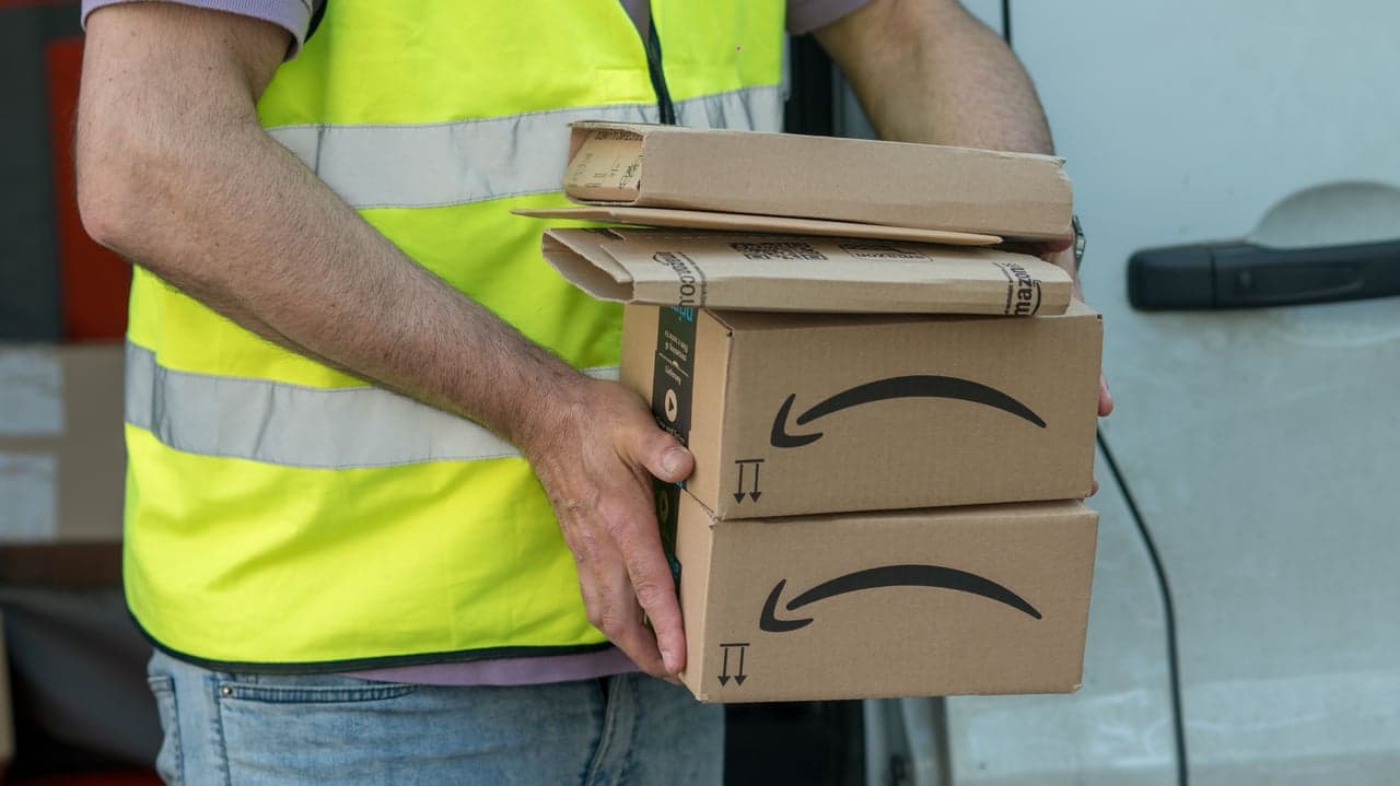 Amazon Raising Minimum Wage to $15 Amazon Raising Minimum Wage to $15
