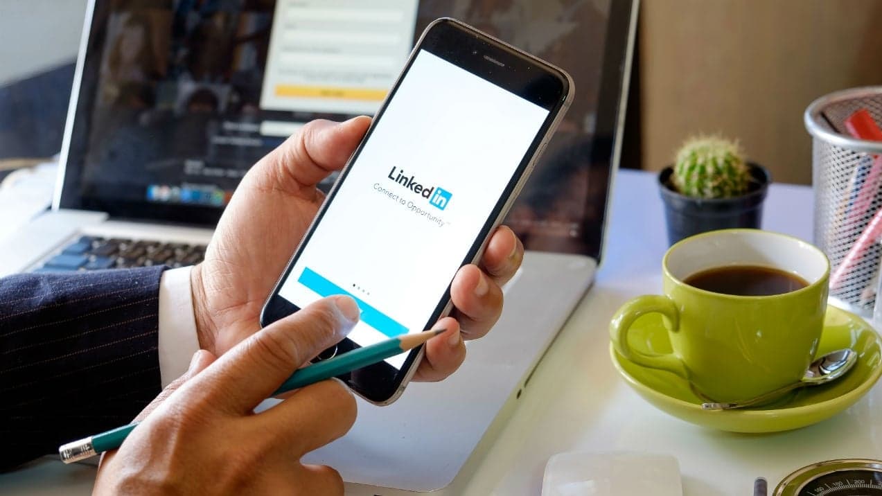 Using LinkedIn to Generate Business Leads Using LinkedIn to Generate Business Leads