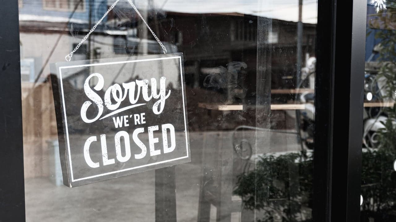 Restaurants Reduce Operating Hours Due to Staffing Shortages Restaurants Reduce Operating Hours Due to Staffing Shortages