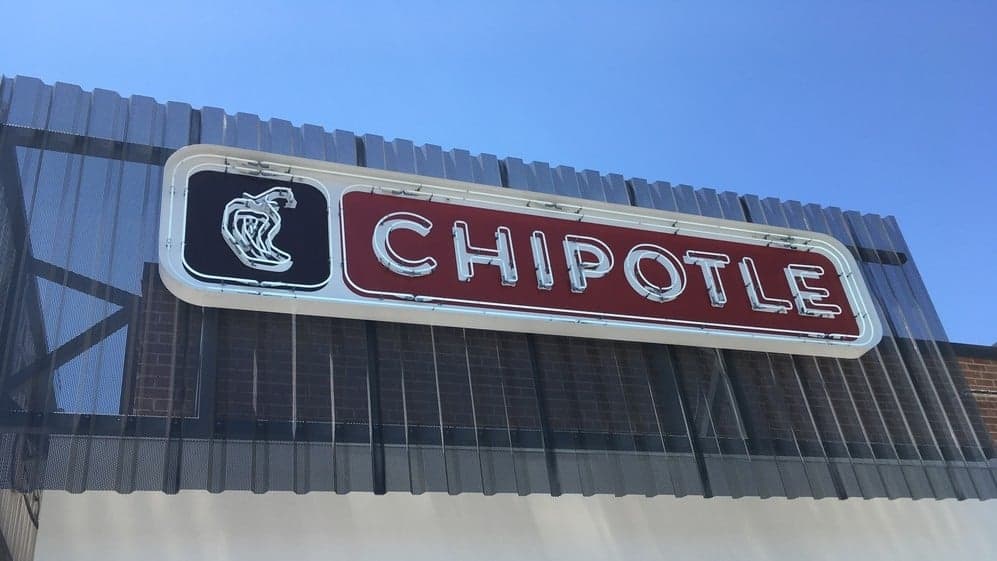 QSR Magazine: Chipotle Denies Link to ‘Supergirl’ Actor’s Illness QSR Magazine: Chipotle Denies Link to ‘Supergirl’ Actor’s Illness