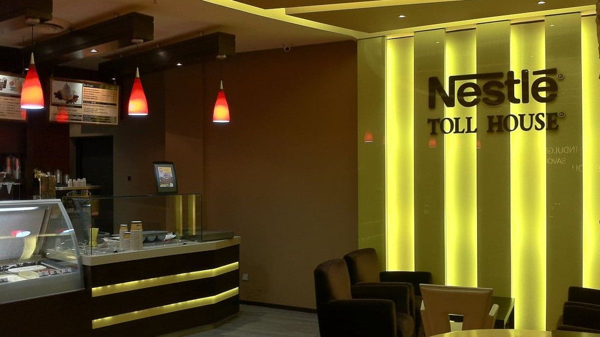 QSR: Hakeem Olajuwon Opens First Nestlé Toll House Café QSR: Hakeem Olajuwon Opens First Nestlé Toll House Café