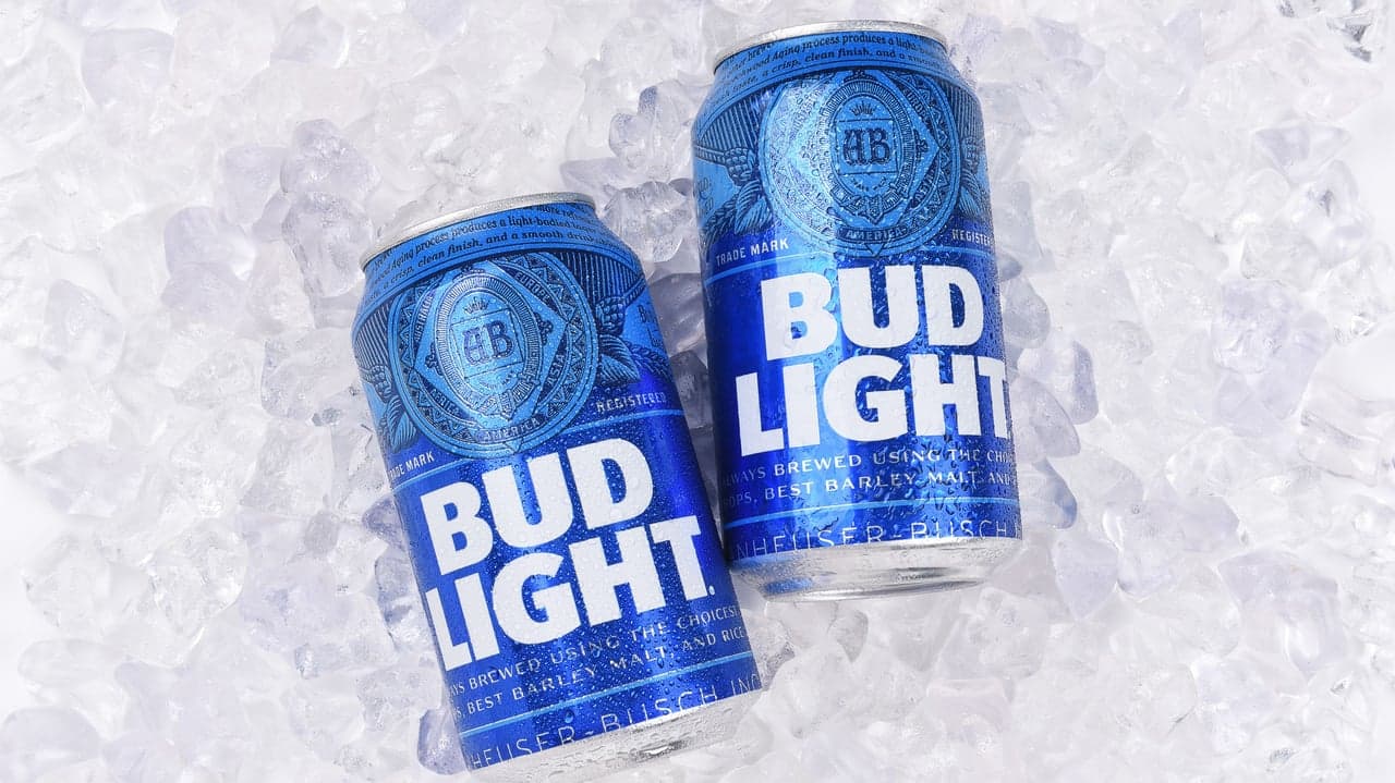 Adweek: Yelling ‘Dilly Dilly’ Is Banned at the Masters, and Bud Light is Royally Offended Adweek: Yelling ‘Dilly Dilly’ Is Banned at the Masters, and Bud Light is Royally Offended