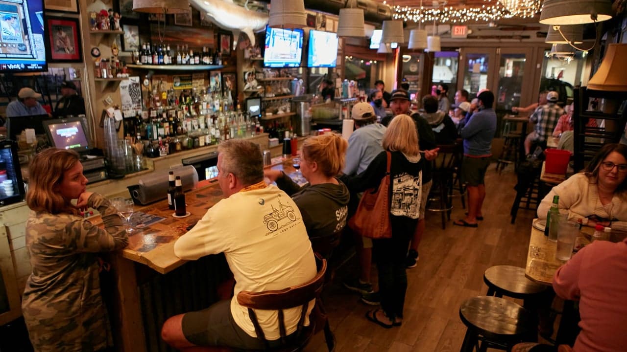 Shuckin’ Shack’s Successful Bar Sales Keep Alcohol Profits High Shuckin’ Shack’s Successful Bar Sales Keep Alcohol Profits High