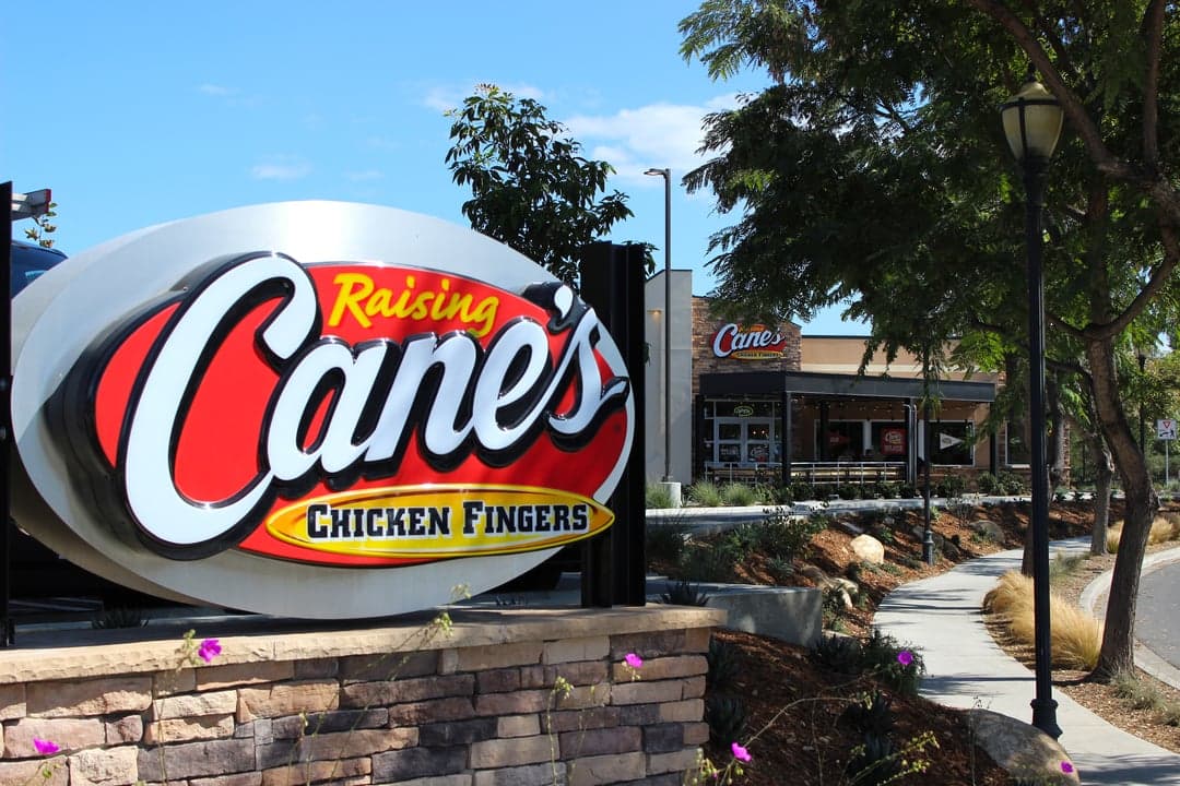 Raising Cane’s Puts Corporate Staff to Work in Restaurants Amid Labor Shortage Raising Cane’s Puts Corporate Staff to Work in Restaurants Amid Labor Shortage