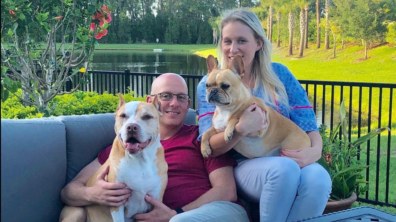 Husband and Wife Team Sign Three Unit Deal to Bring Hounds Town USA to Orlando Husband and Wife Team Sign Three Unit Deal to Bring Hounds Town USA to Orlando