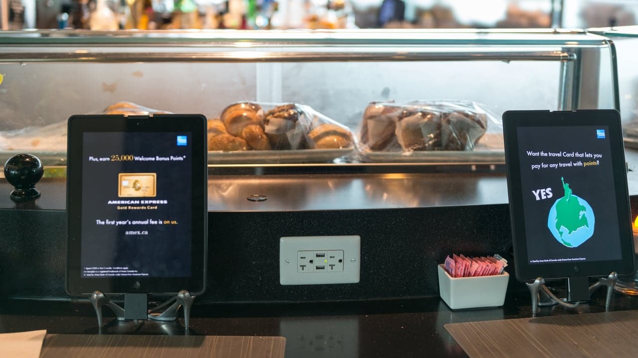 Fast Casual: Positive Loitering: How Fast Casuals Can Increase Customer Dwell Time, Spend with Digital Signage Fast Casual: Positive Loitering: How Fast Casuals Can Increase Customer Dwell Time, Spend with Digital Signage