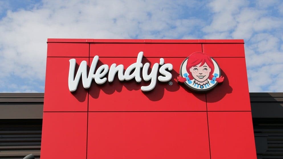 Pizza Hut’s Largest Franchisee Buys 140 Wendy’s Pizza Hut’s Largest Franchisee Buys 140 Wendy’s