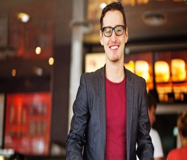 Sentiment Wins Out over Hard Numbers for Quick-Service Franchises Sentiment Wins Out over Hard Numbers for Quick-Service Franchises
