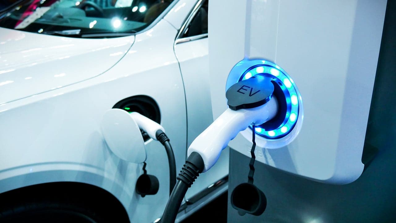Why QSR Brands Are Investing in Electric Vehicle Charging Stations Why QSR Brands Are Investing in Electric Vehicle Charging Stations