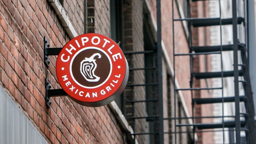 Fast Casual: Chipotle offering free delivery for Super Bowl weekend Fast Casual: Chipotle offering free delivery for Super Bowl weekend