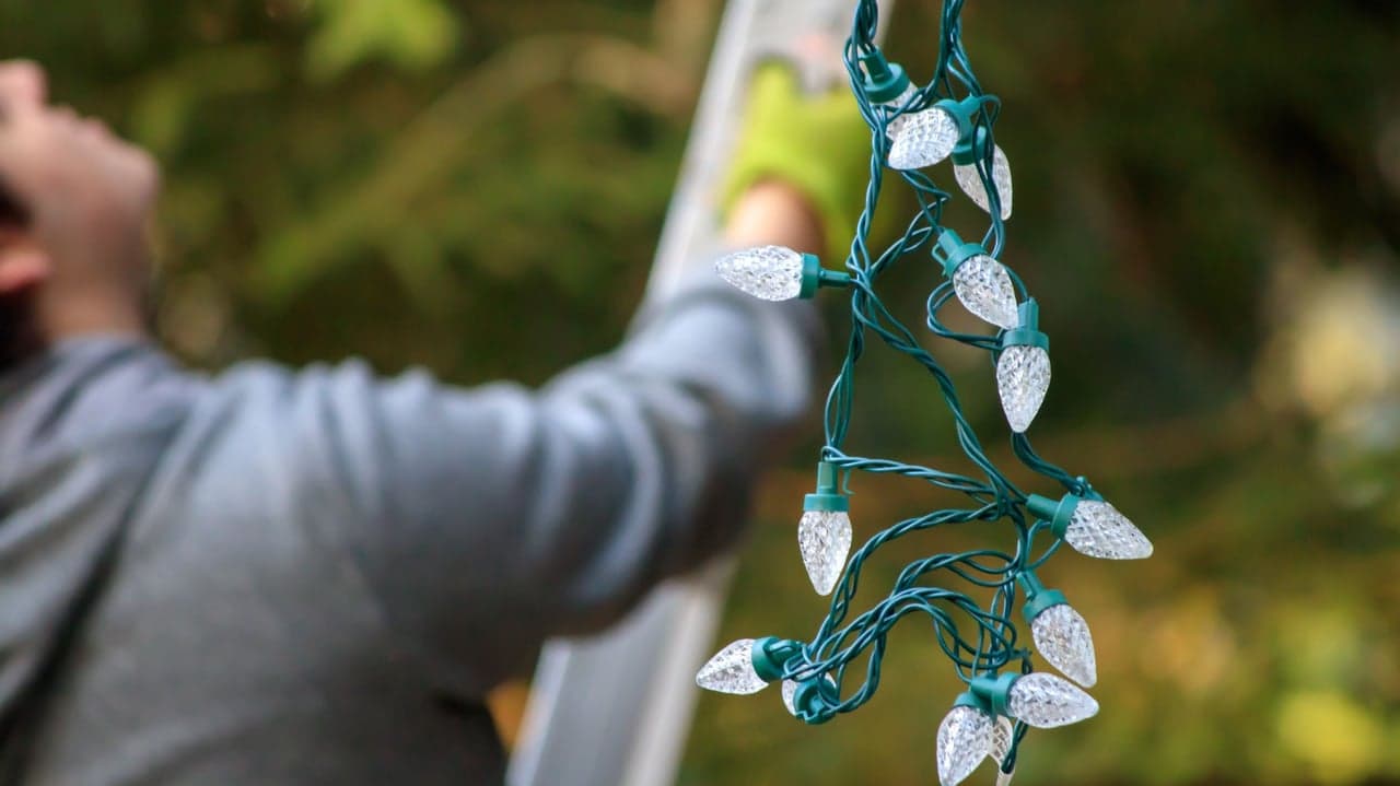 How to Stay Safe While Decorating for the Holidays How to Stay Safe While Decorating for the Holidays