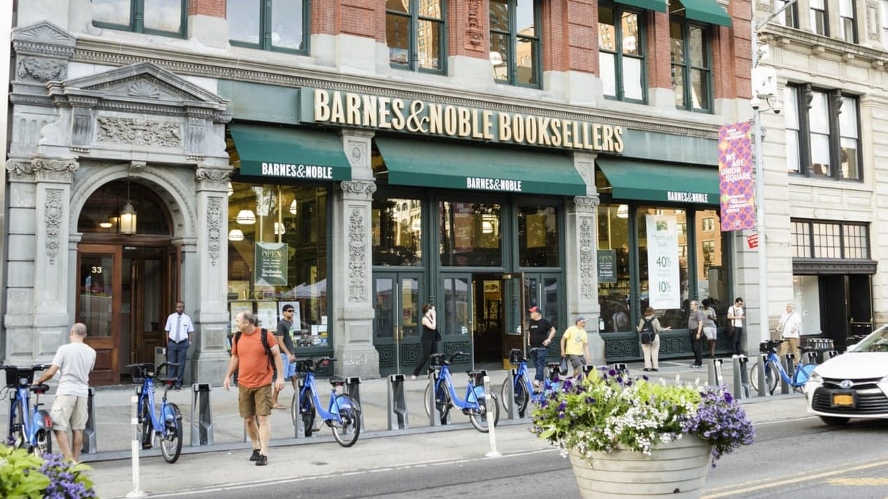 FSR Magazine: Can Restaurants Give Barnes & Noble a Boost? FSR Magazine: Can Restaurants Give Barnes & Noble a Boost?