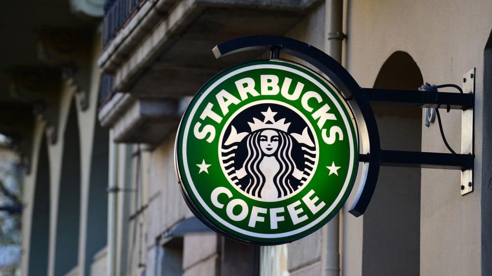 Fast Casual: Starbucks holiday cups encourage 'doing good' Fast Casual: Starbucks holiday cups encourage 'doing good'