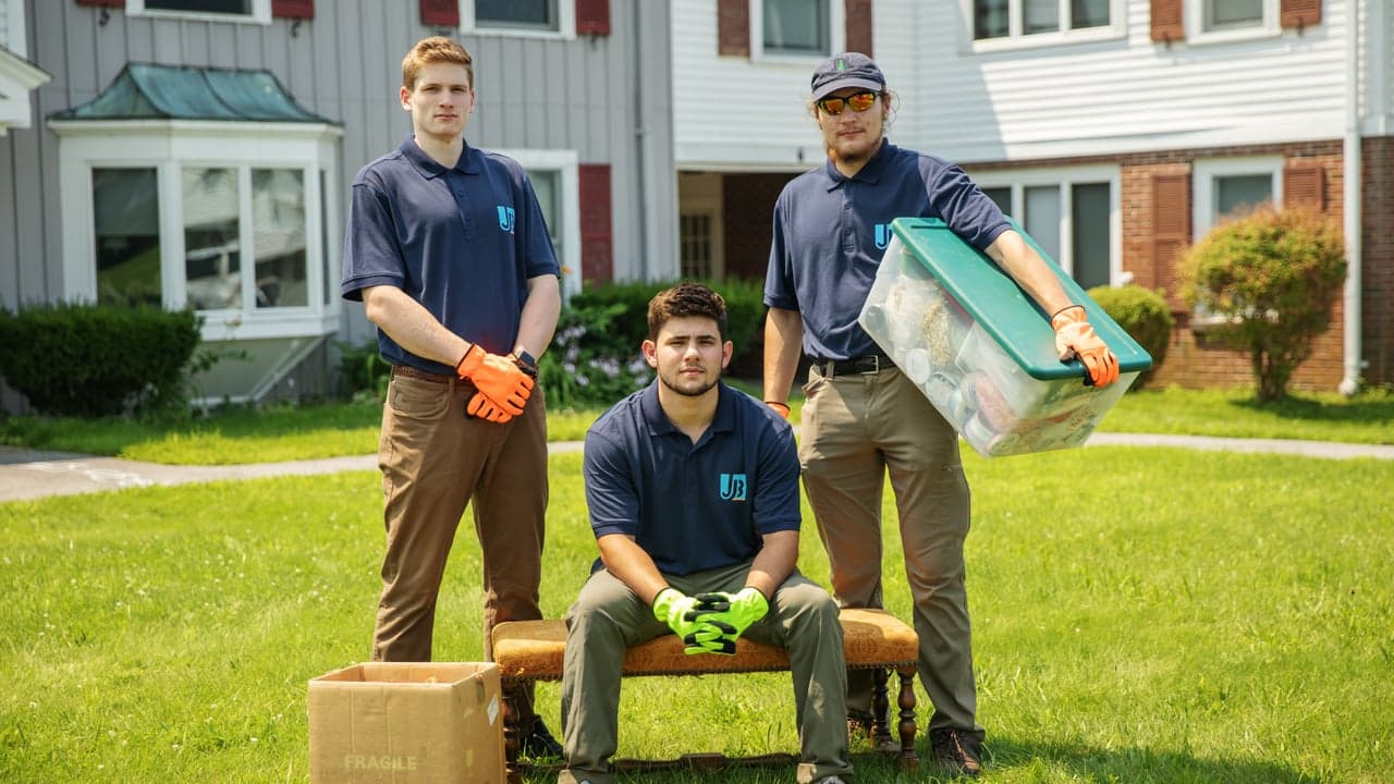 ‘Doing Good in the Neighborhood’: How Junk Junk Baby! Gives Back to Its Communities ‘Doing Good in the Neighborhood’: How Junk Junk Baby! Gives Back to Its Communities