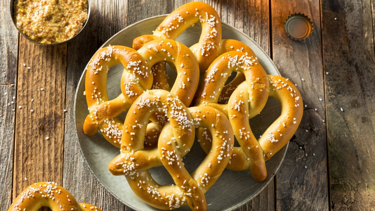 MTY Food Group Inc. To Acquire Wetzel's Pretzels for $207 Million MTY Food Group Inc. To Acquire Wetzel's Pretzels for $207 Million