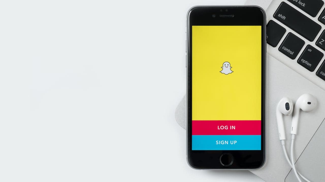 Mashable: 80 percent of Snapchat Users Take Snaps in Restaurants Mashable: 80 percent of Snapchat Users Take Snaps in Restaurants