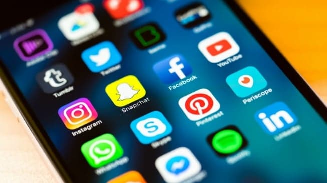 The New York Times: The war between Facebook and Snapchat just got real The New York Times: The war between Facebook and Snapchat just got real